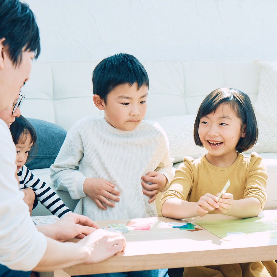 大人も子どもも同じ目線で遊べるカードゲーム|イロトカタチ